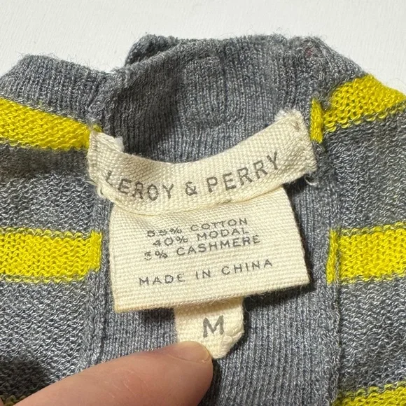 Leroy & Perry Lightweight Sweater Button Down Back - Picture 4 of 4